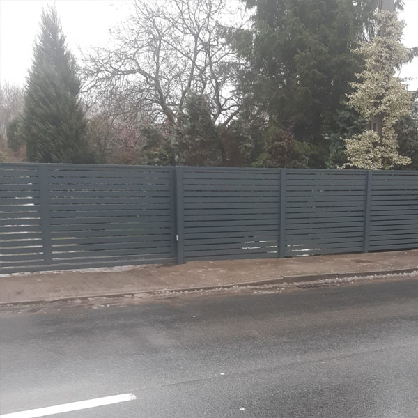 Ogrodzenie, brama z siłownikiem