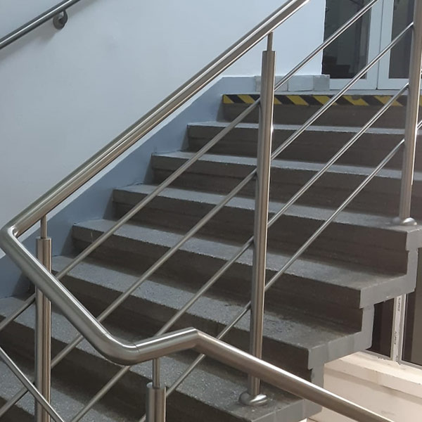 Balustrady schodowe zewnętrzne