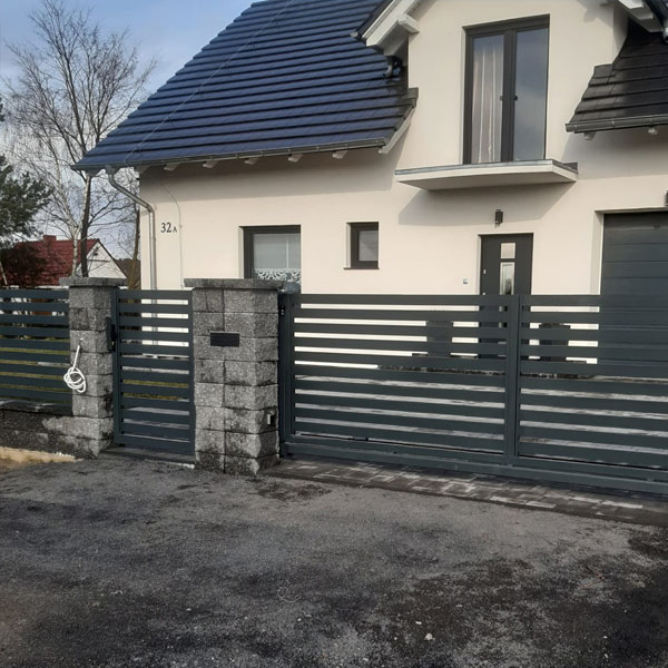 Ogrodzenie, brama z siłownikiem