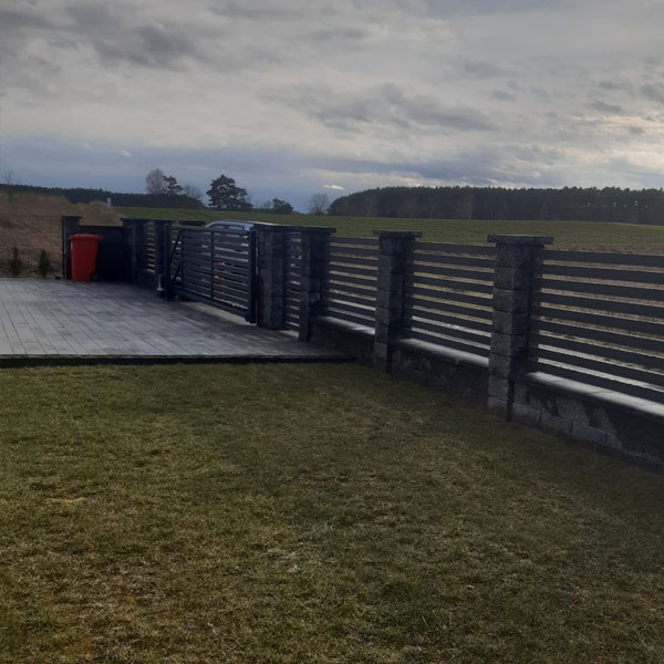 Ogrodzenie, brama z siłownikiem
