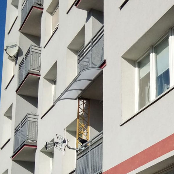 Małe zadaszenie balkonu